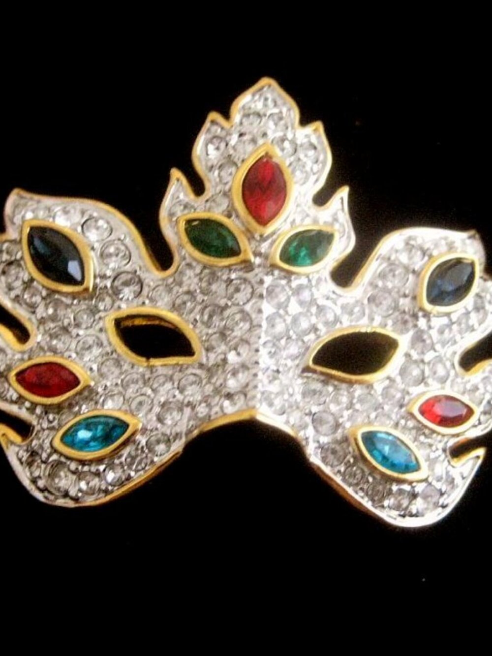 SWAROVSKI Crystal Mardi Gras Mask Pin Retired